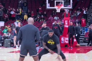 足篮两开花！东契奇此前热身秀了一波颠球，看上去相当娴熟啊